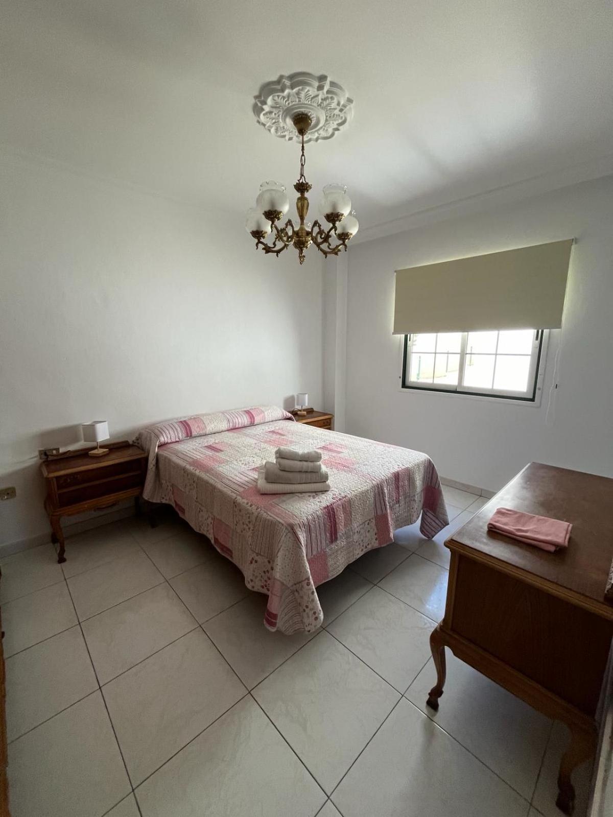 Retro Vintage Toscal Bus Stop 5p Apartment *