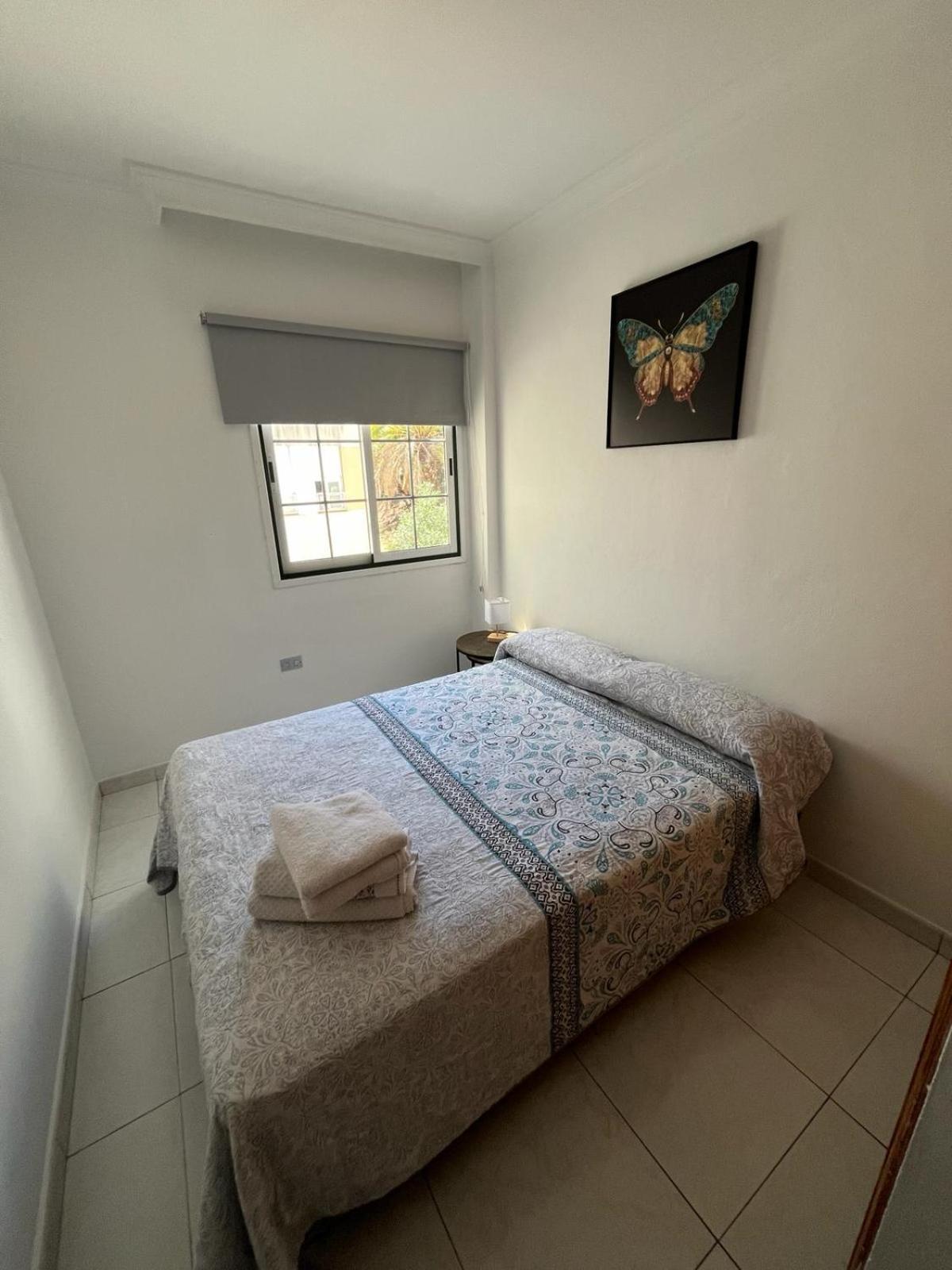 Retro Vintage Toscal Bus Stop 5p Apartment *